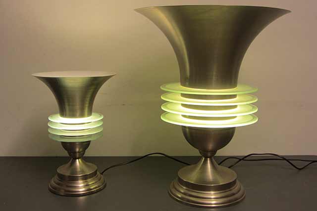 Unieke partij, uit dezelfde fabriek als Gispen lampen. Art Deco naar boven schijnende tafellamp